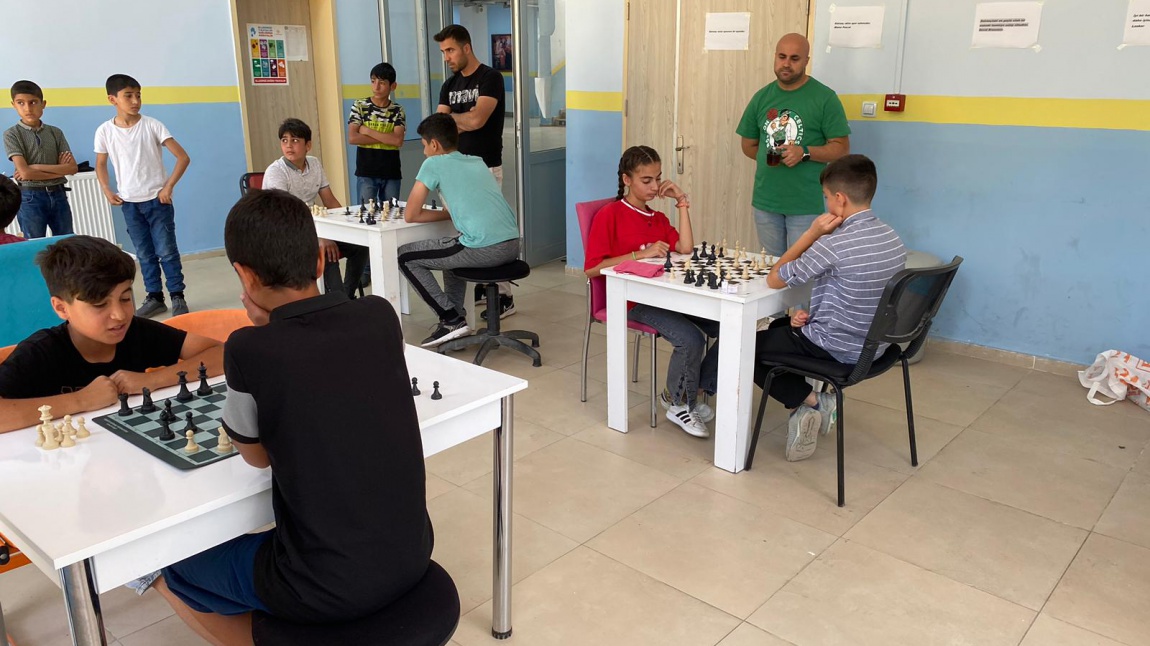 Okulumuz Şehit Bilal Dicle Proje Okulunda Düzenlenen Satranç Turnuvası Kutılımından Fotoğraflar